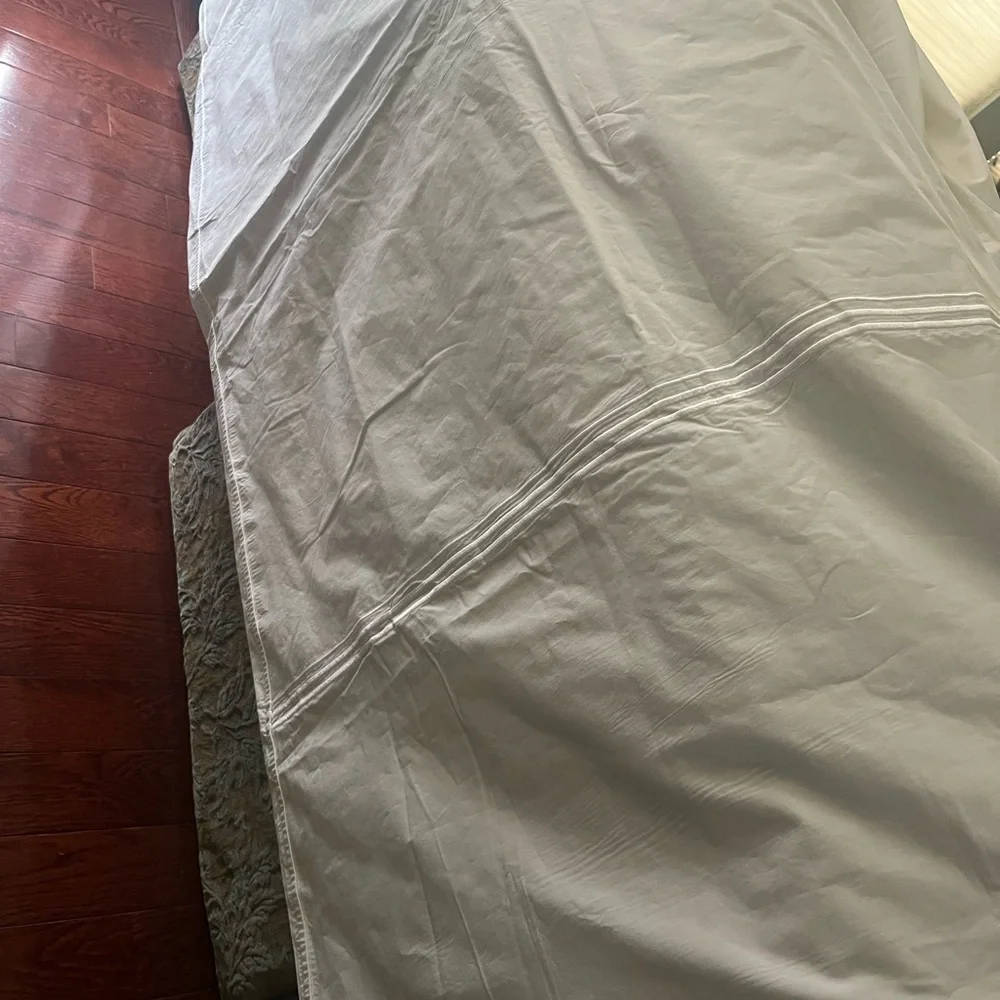 Elegant 3 Striped Embroidered bedding top Size 73 by 86 inches